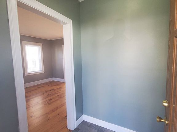 5th image of 1904 Briar Ave