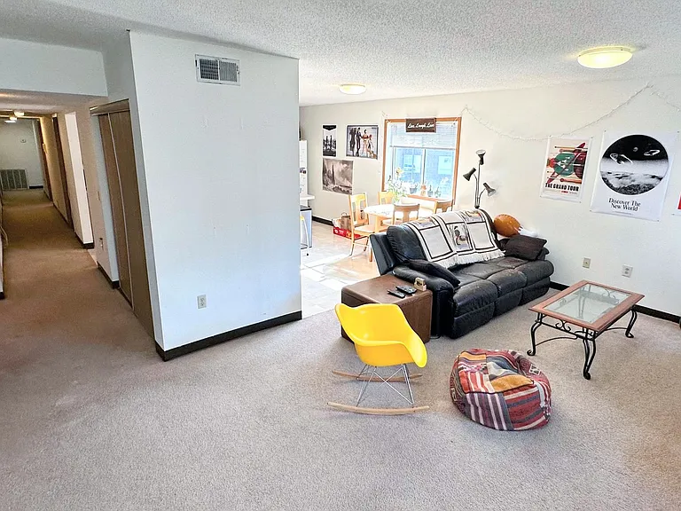 133 27th Ave SE — Photo 1