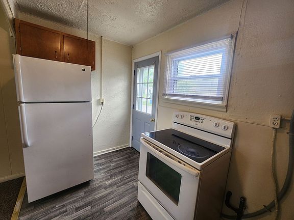 4th image of 1001 E Voorhees St #G-m-104