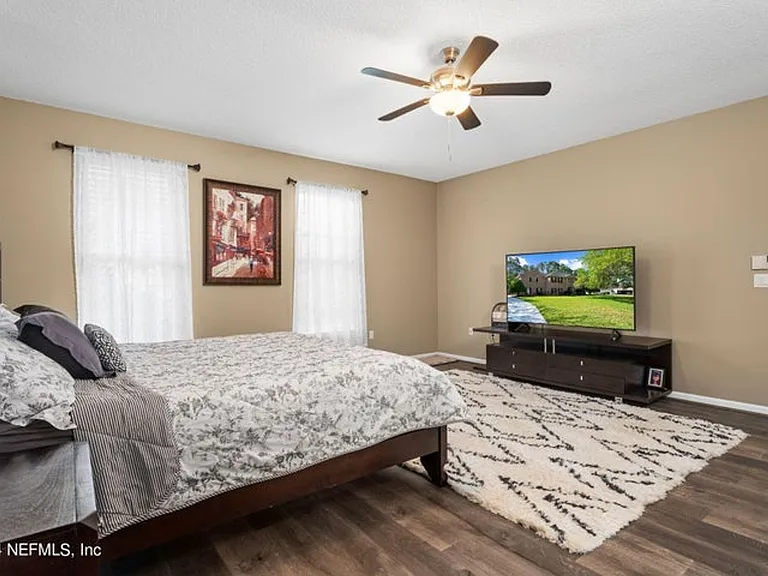 425 Oak Pond Dr — Photo 35