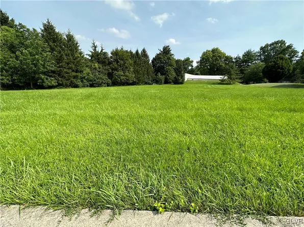 4125 Ford Dr, Emmaus, PA 18049