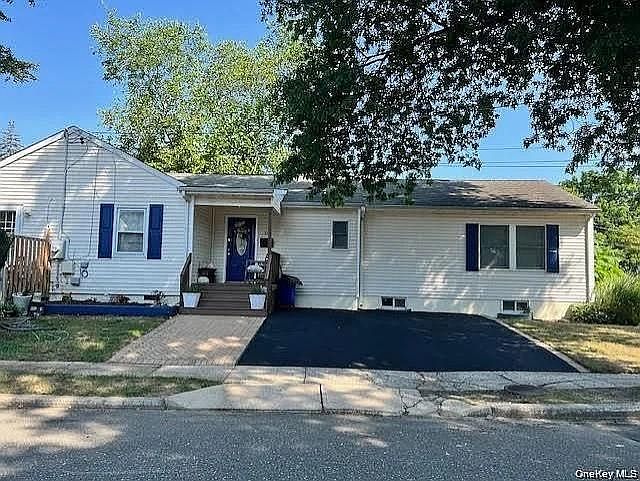 1st image of 301 Laurel Road