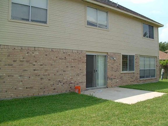 2nd image of 1406 Forest Hollow Dr