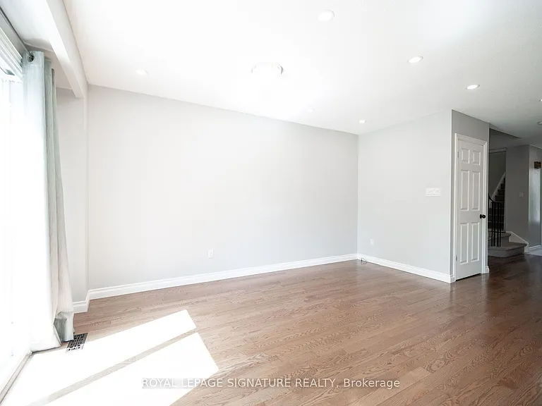 447 Ontario St N — Photo 10