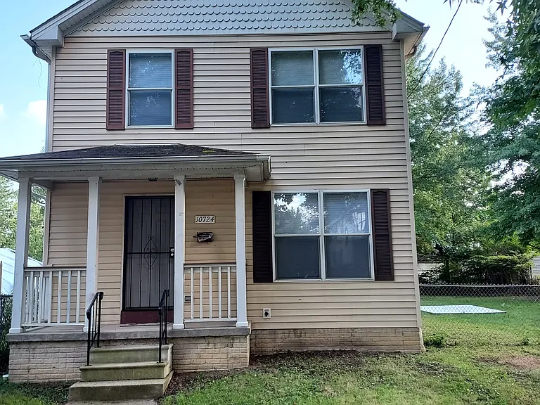 10724 Hathaway Ave — Photo 1