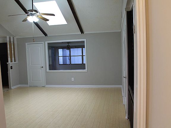 4th image of 1818 Turtle Creek Dr