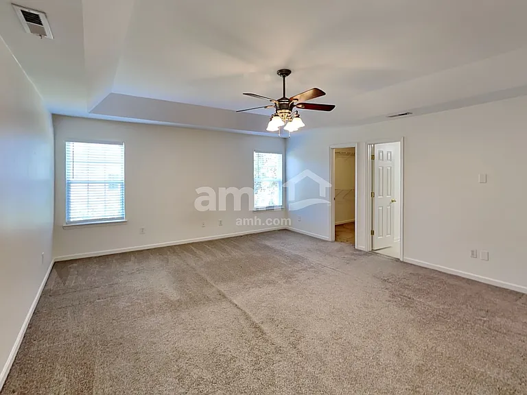 1042 Vanguard Dr — Photo 11