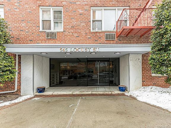 4th image of 80 William St APT 1M