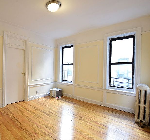 2nd image of 1234 Lincoln Pl APT 1B