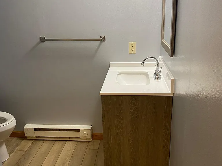 421 1st Ave E #10 — Photo 7