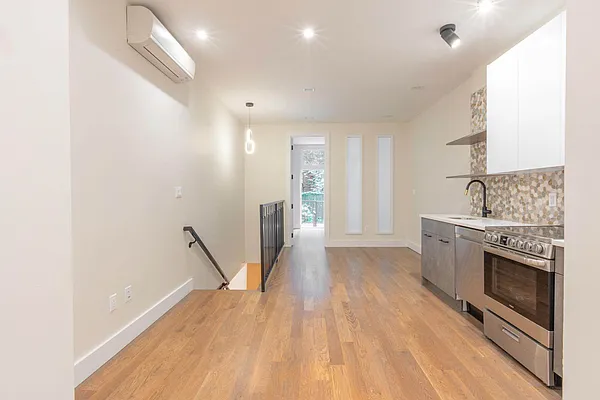 Rented by Space Link Realty | media 19