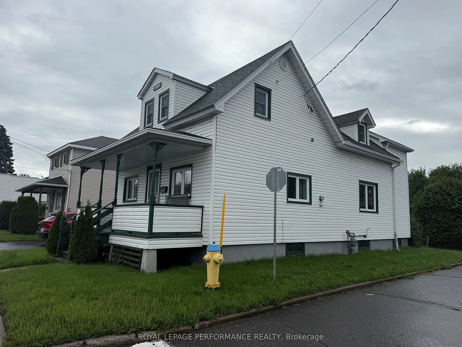 4 bed, $2,200 — Photo 2