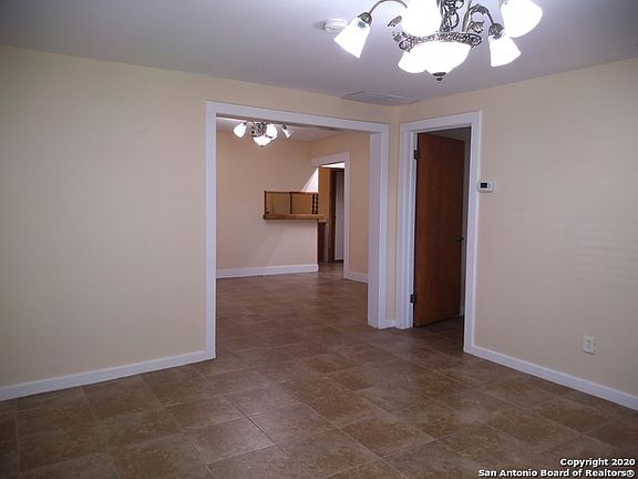 3rd image of 851 S San Augustine Ave