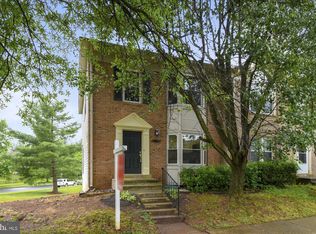 5266 Glen Meadow Dr, Centreville, VA 20120