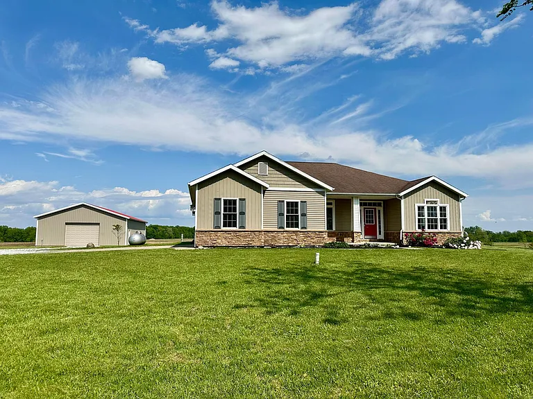 10703 N Centerville Rd — Photo 2