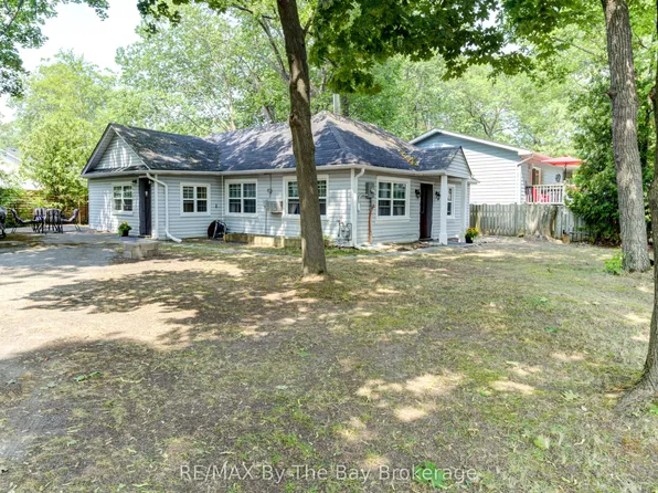 110 24th St N, Wasaga Beach, ON L9Z 2E7