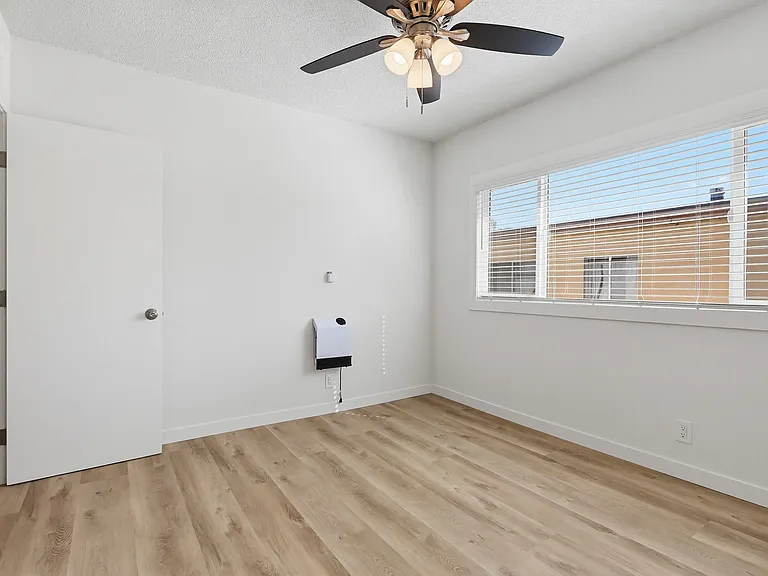 Gated, MidCentury MultiFamily Property near Metro Access and Victoria Park — Photo 10