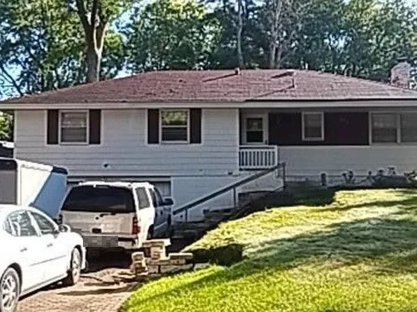 5611 Holiday Rd, Minnetonka, MN 55345
