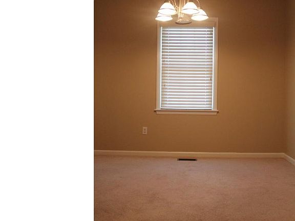 3rd image of 423 Saddle Ridge Rd