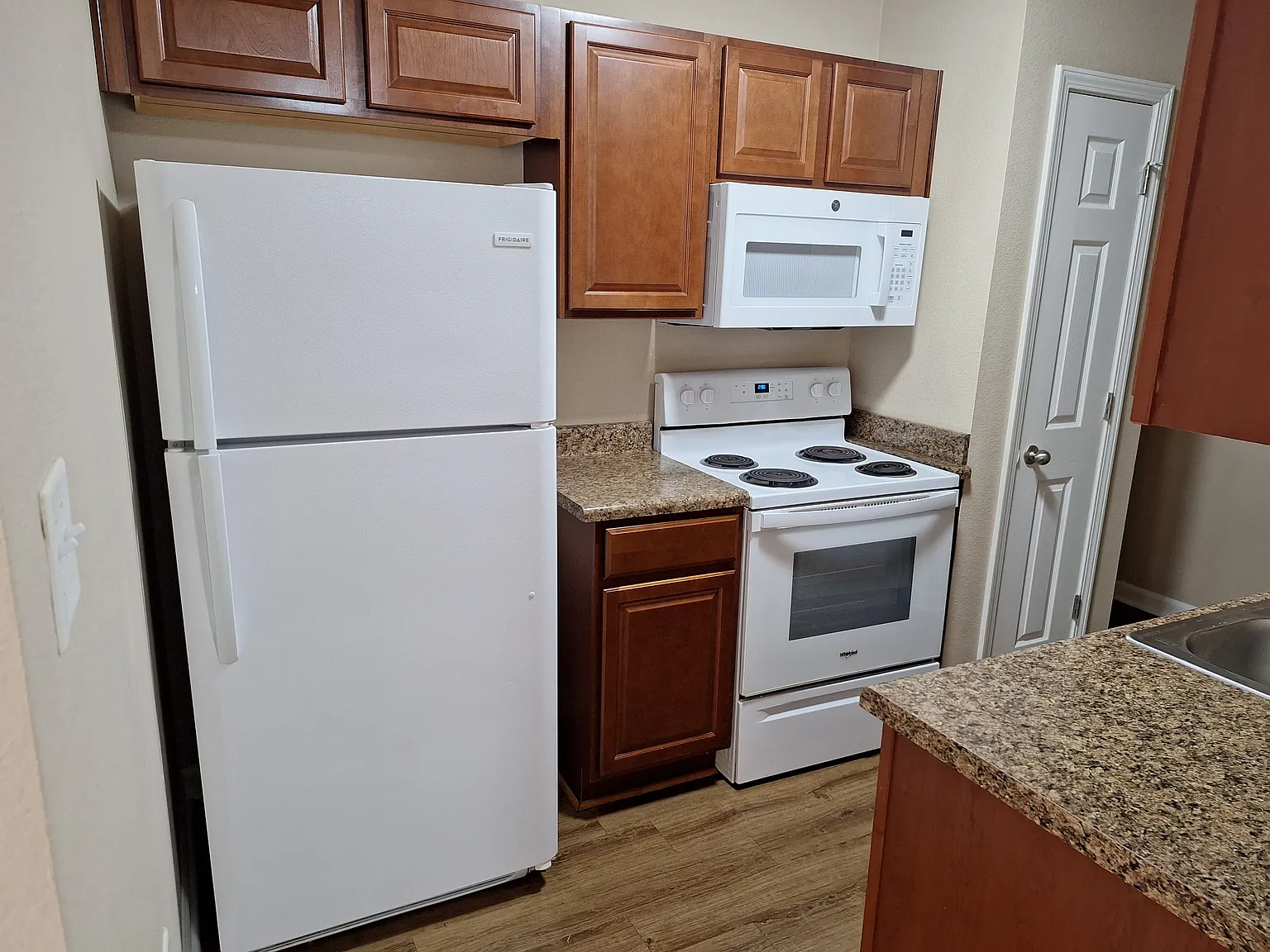 3 bed, 1.5 bath, 1174 sqft, $1,150 — Photo 4