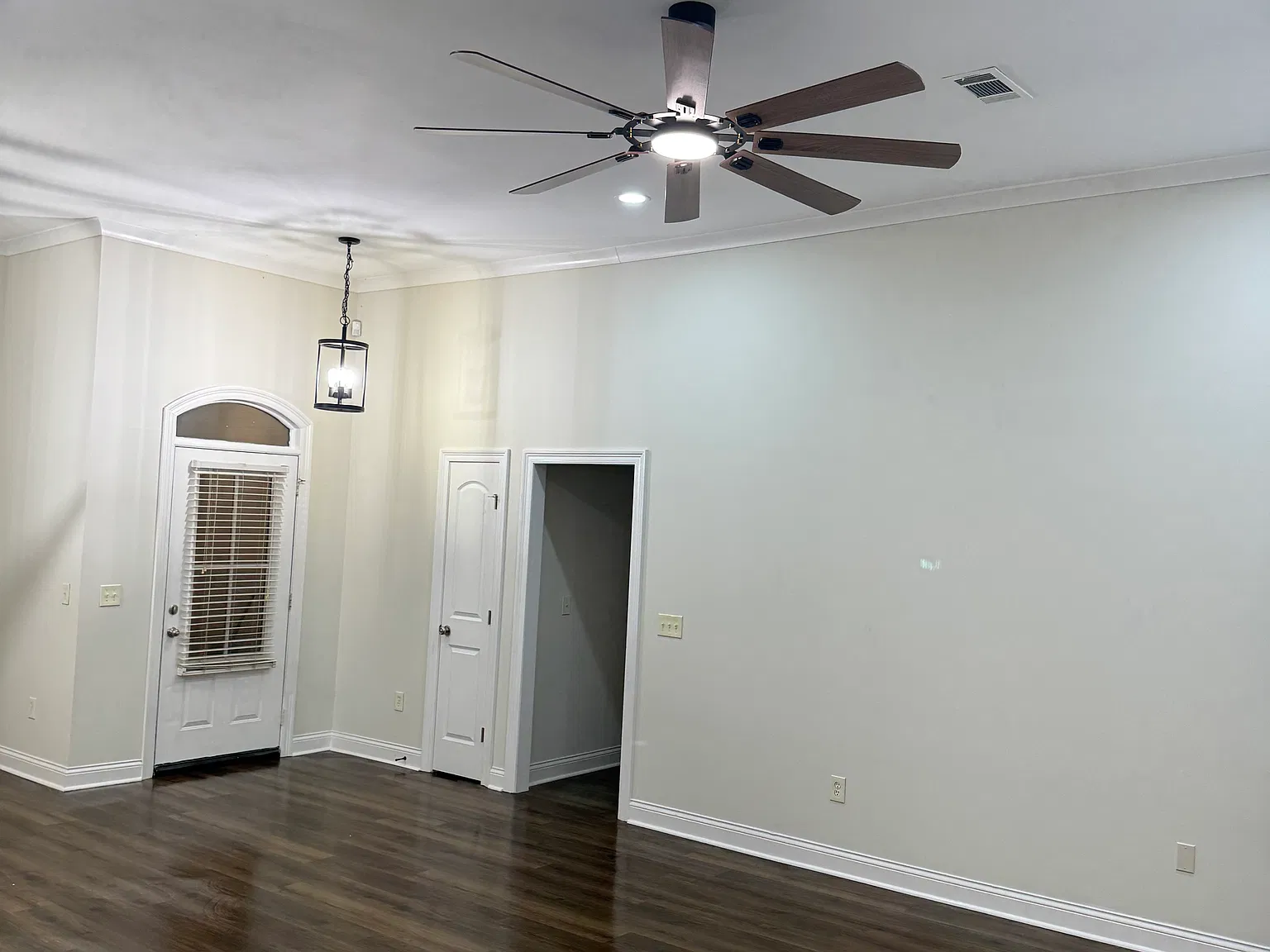 4 bed, 2000 sqft, $2,600 — Photo 3