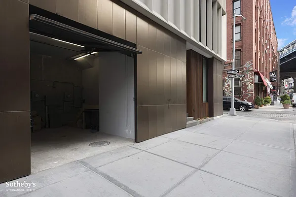 Sold by Sotheby's International Realty | media 16