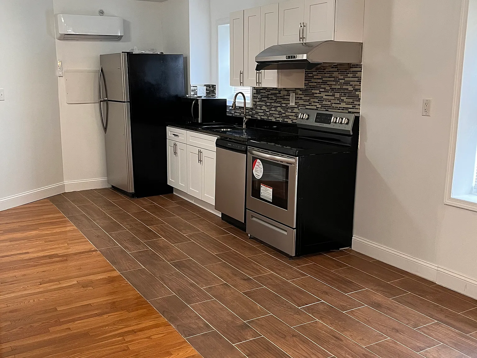 Studio, 500 sqft, $925 — Photo 2