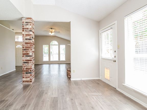 4th image of 7900 Flowertree Ct