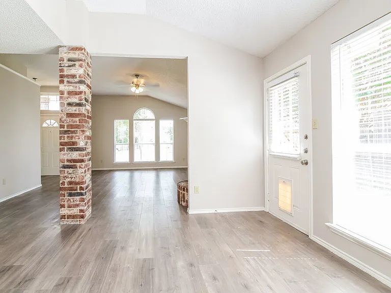 7900 Flowertree Ct — Photo 4