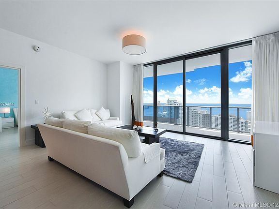 3rd image of 200 Biscayne Boulevard Way APT 4407