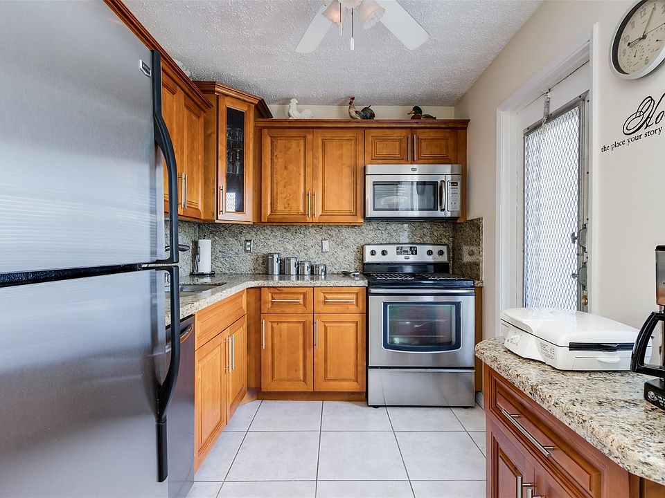 1st image of 1000 NE 14th Avenue #305