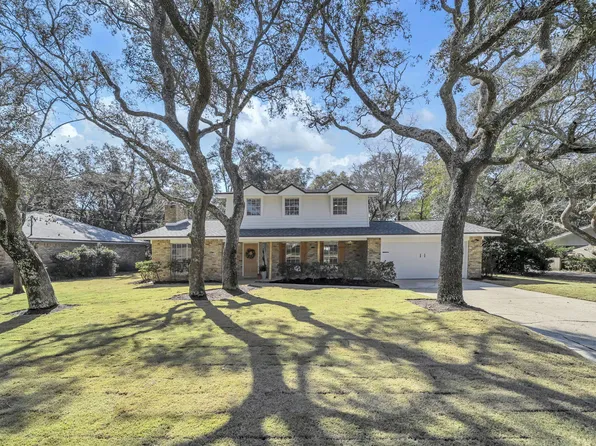 34 Hickory Ave, Shalimar, FL 32579