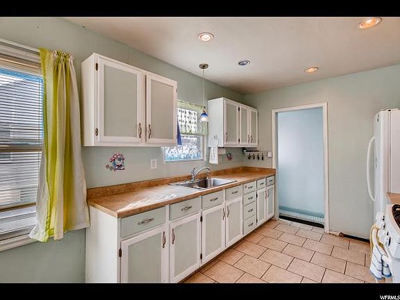 4th image of 324 S Navajo St