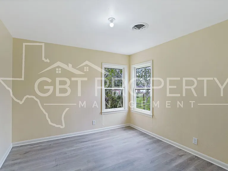 328 Williams St — Photo 21
