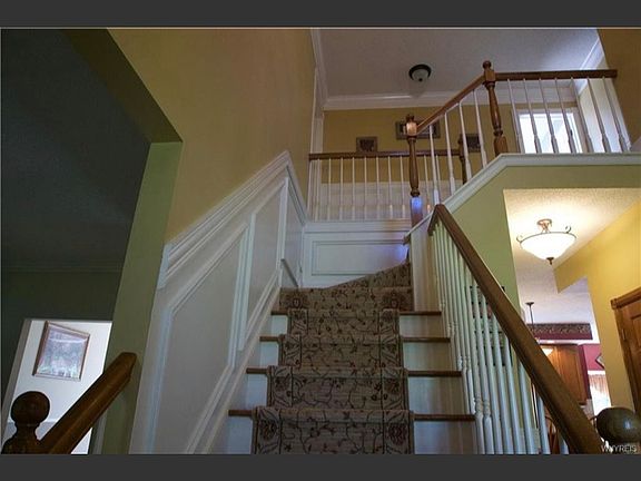 3rd image of 10601 Royal Oak Dr
