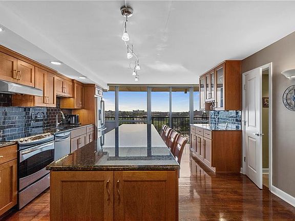 2nd image of 600 E Admiral Blvd #1401