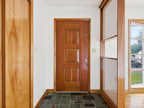 5th image of 306 Crile Ln