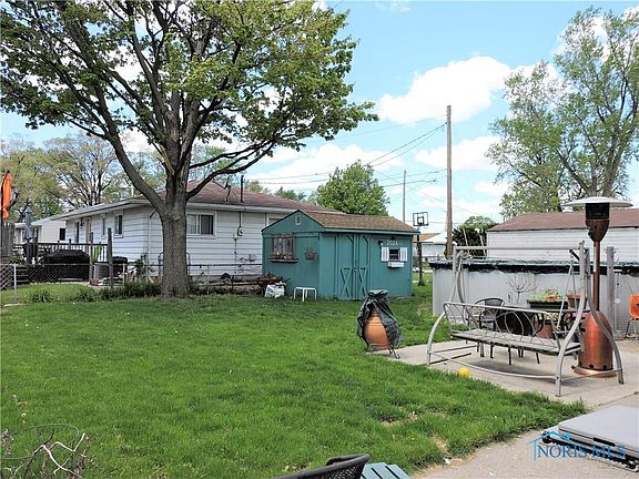 3rd image of 2024 Maryland Pl