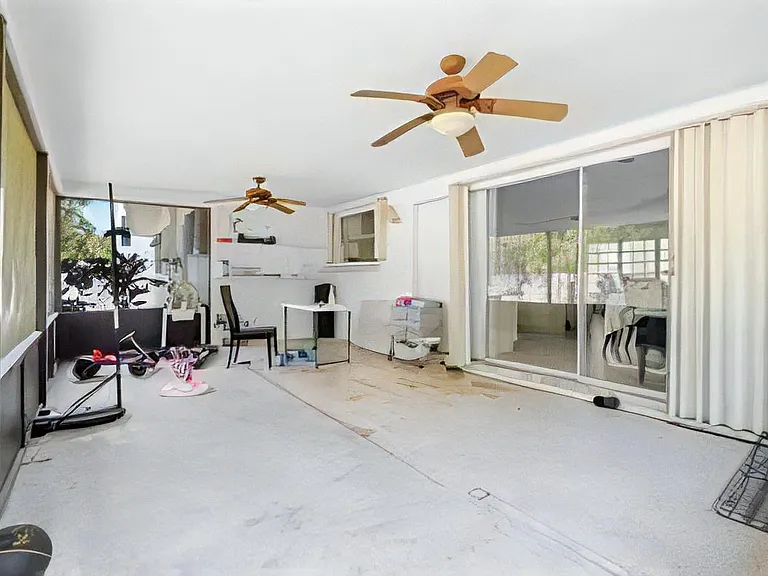 5911 SW 36th Ter — Photo 13
