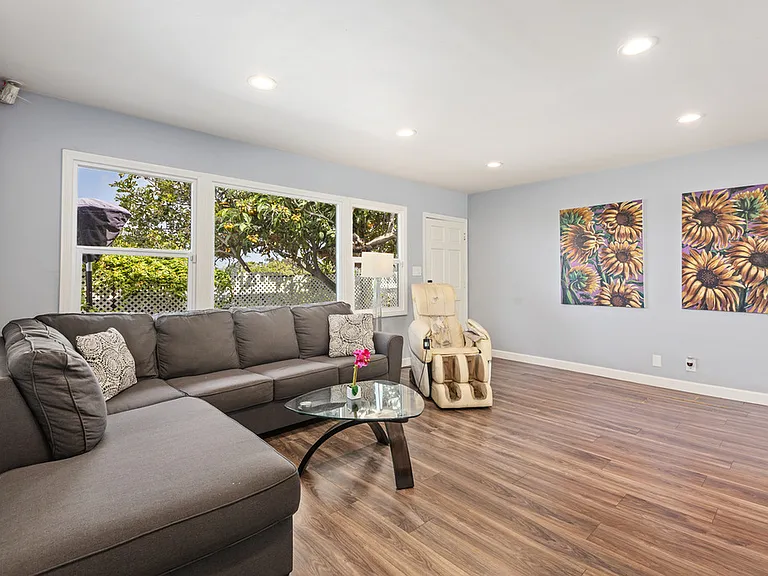 3254 Logan Ave — Photo 6
