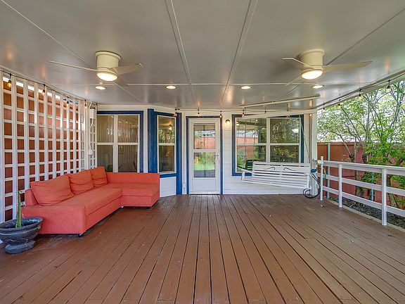 3rd image of 829 Villagepoint Ln