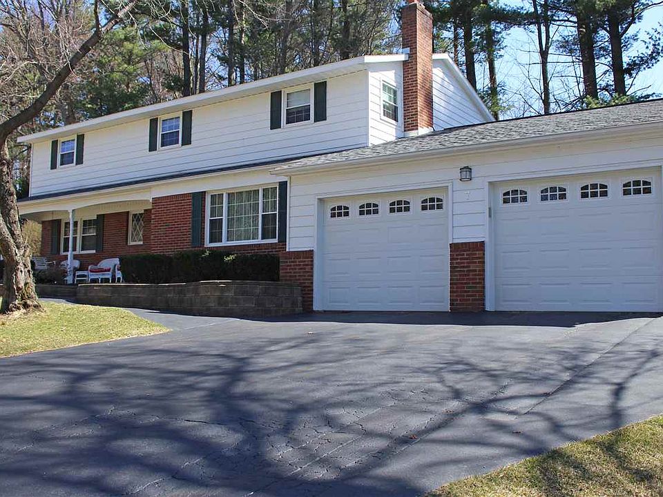 1st image of 7 Whispering Hills Dr