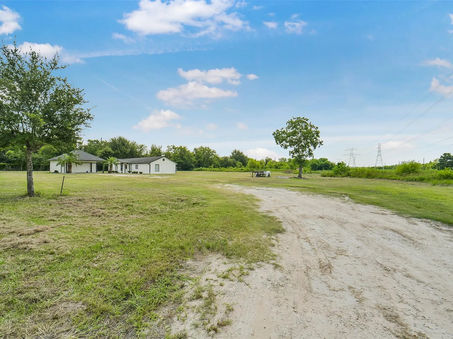 3 bed, 2.0 bath, 1464 sqft, $1,950 — Photo 3