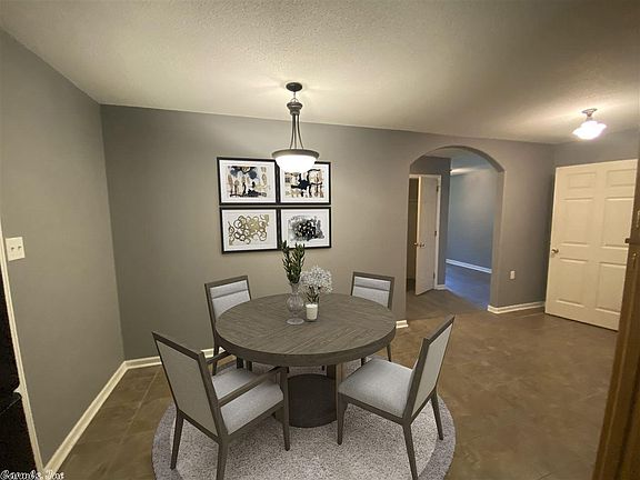 4th image of 303 W Sunset Dr