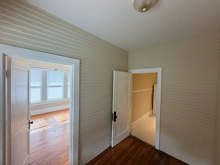 247 1/2 Kings Hwy — Photo 14