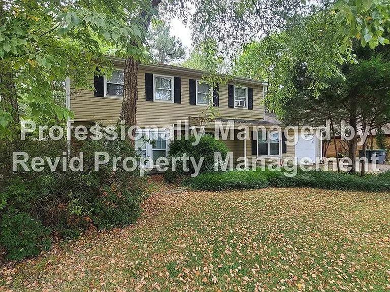 6771 Bainbridge Dr — Photo 3