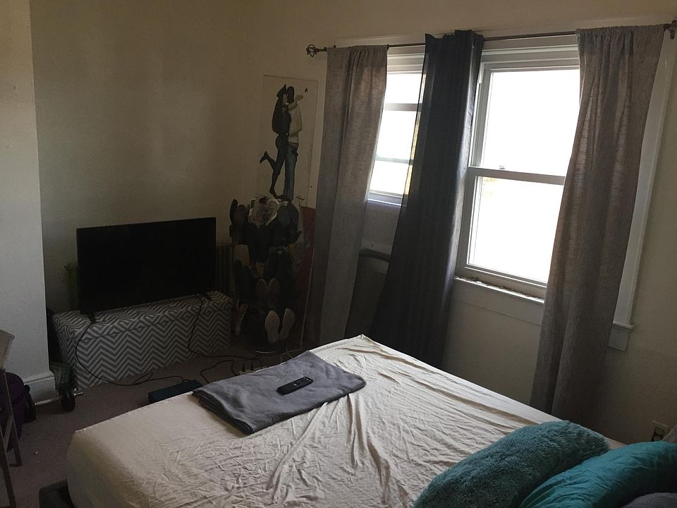 2nd image of 429 Centre St