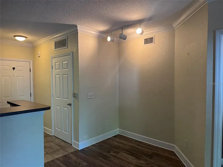 206 E South St #2018 — Photo 5