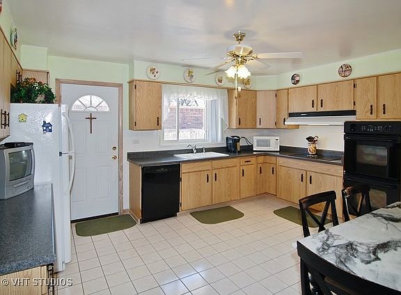 3rd image of 10610 Fairfield St