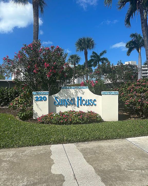 1st image of 220 Seaview Ct APT 202